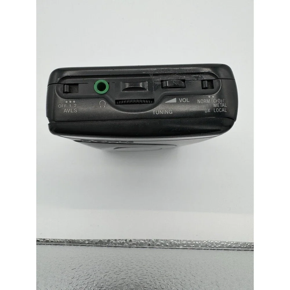 Sony WM-FX21 Walkman AM/FM Radio Cassette Player Radio Works Tape AS-IS